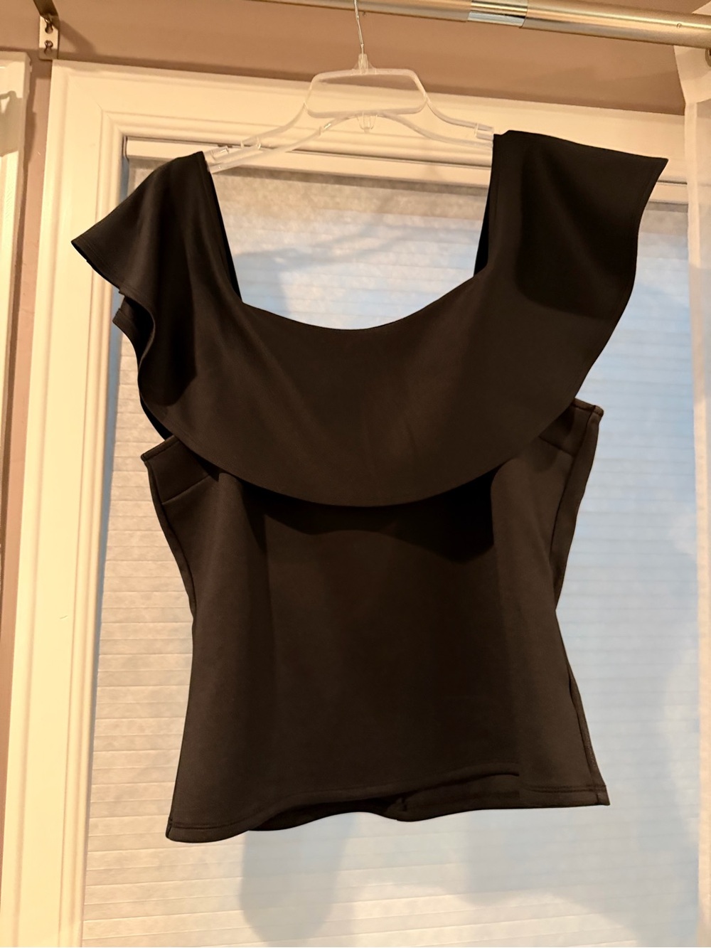 BOLD elements Black Off-Shoulder Ruffle Tank Top